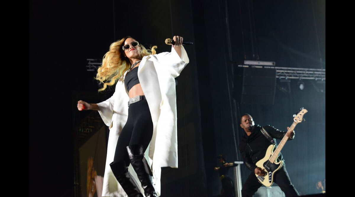 Rihanna en concert : Ambiance artistique et scène événementielle pour le portfolio MTMS